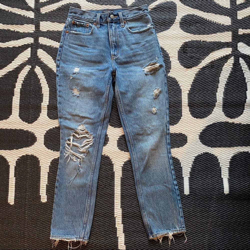 Abercrombie & Fitch • Ripped Mom Jeans - Picture 13 of 14